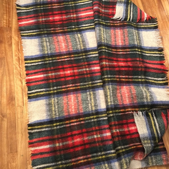 Vintage Hudson’s bay mohair wrap Scarf - Picture 4 of 7